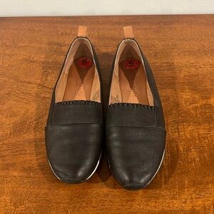 Kenneth Cole gentle souls Liana ruffle